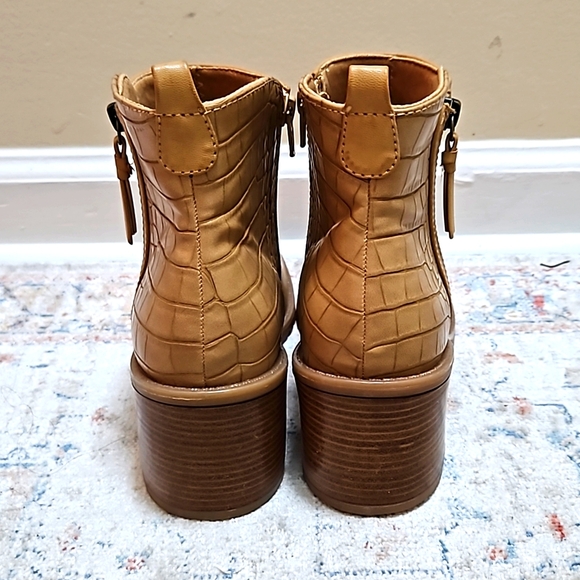 Bare Traps HAILE Women's Ankle Boots Latte Croco Size 9M. - Picture 2 of 7